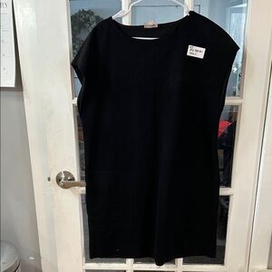 Q5.    Wilfred Free Free Elegant Black Dress